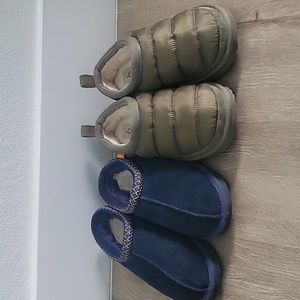 Selling together Boys uggs size 3, 4